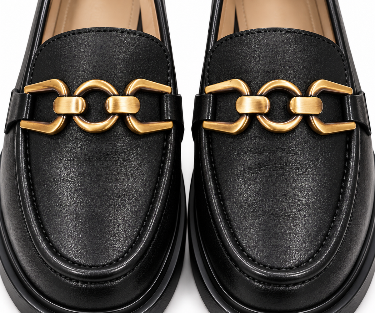 Mocasines de Piel Negros con Eslabón Dorado - TOÑITAS