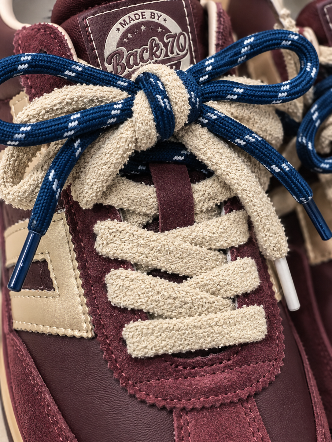 Zapatillas Jogger Borgoña y Oro - BACK 70